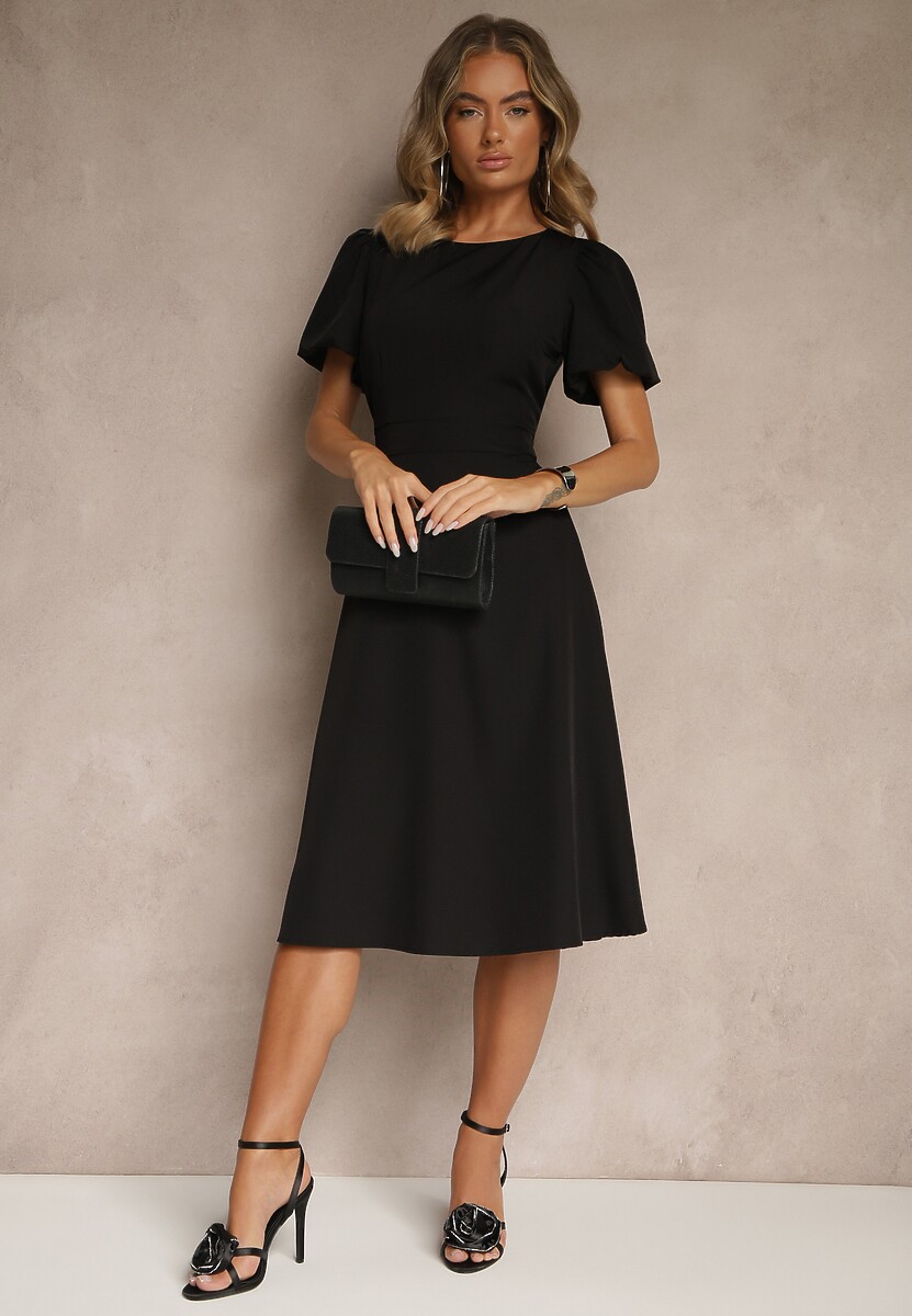 Czarna Rozkloszowana Sukienka Vices Ozdobiona Odpinanym Kwiatem 3D Koleira