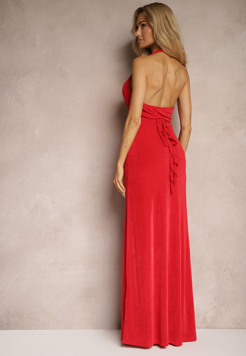 Czerwona Sukienka z Dekoltem Halter i Marszczeniem w Kształcie Róży Tarithia
