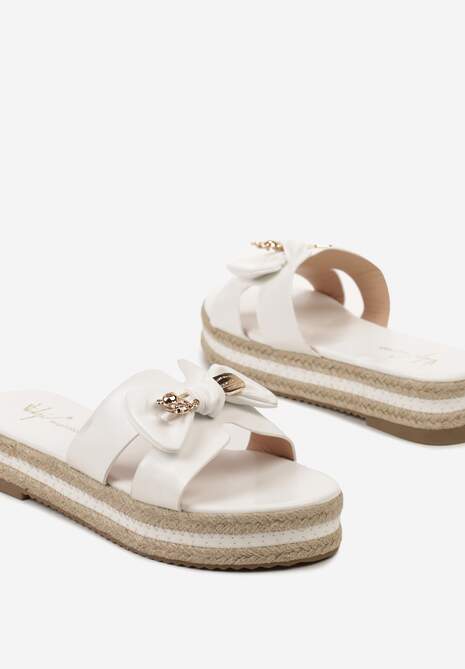 Białe Klapki na Platformie z Plecionymi Paskami Wykończone Kokardką Licebia