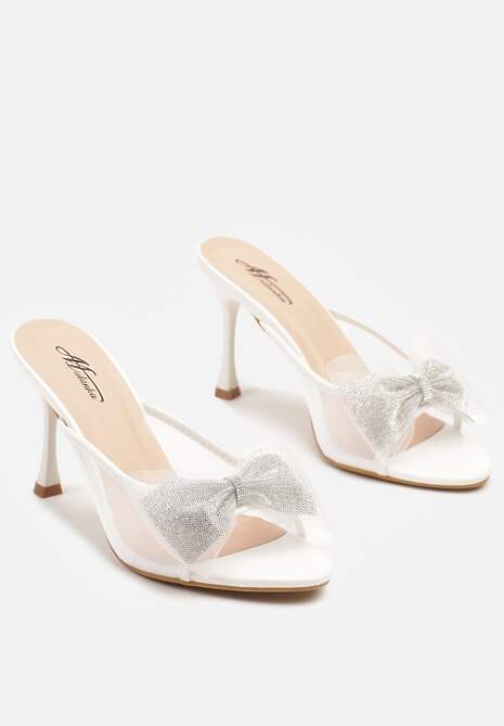 Białe Klapki na Szpilce z Cyrkoniami i Tiulową Kokardą Delariah