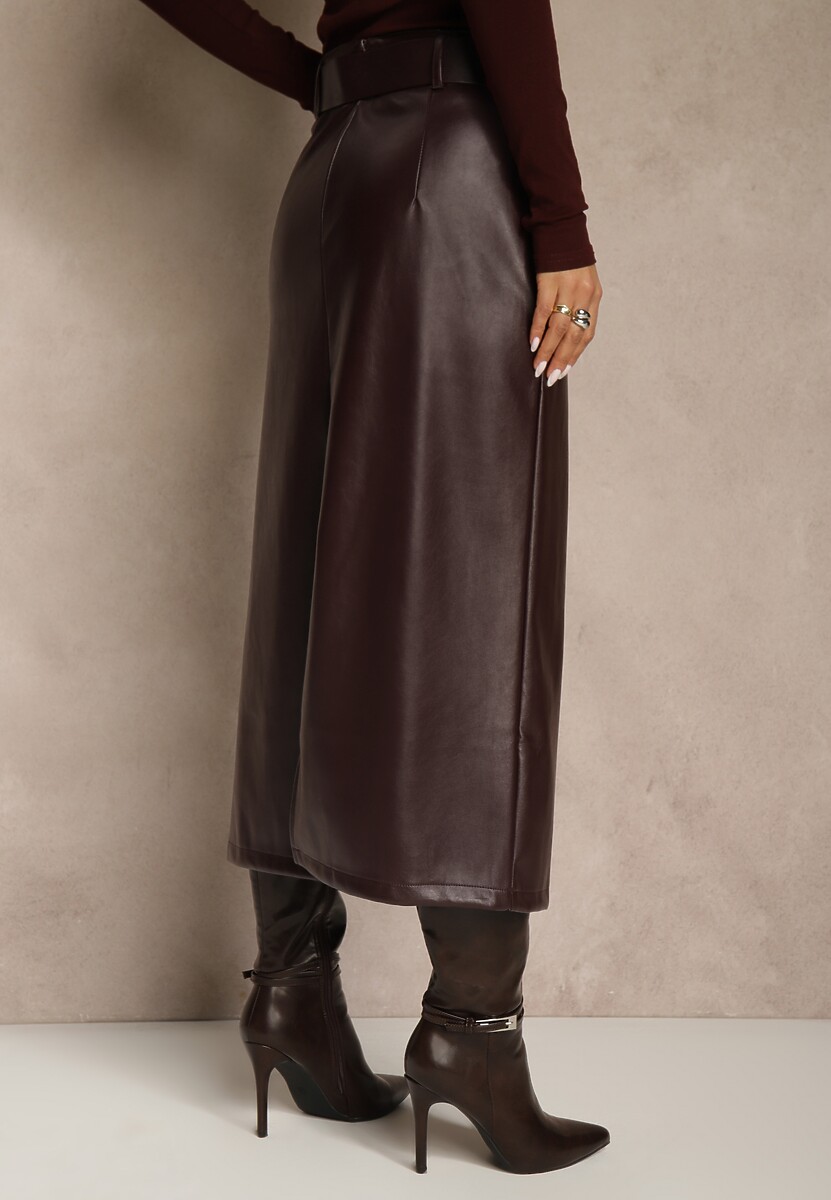 Bordowa Ołówkowa Spódnica z Imitacji Skóry z Paskiem z Wyrazistą Klamrą Rewedana