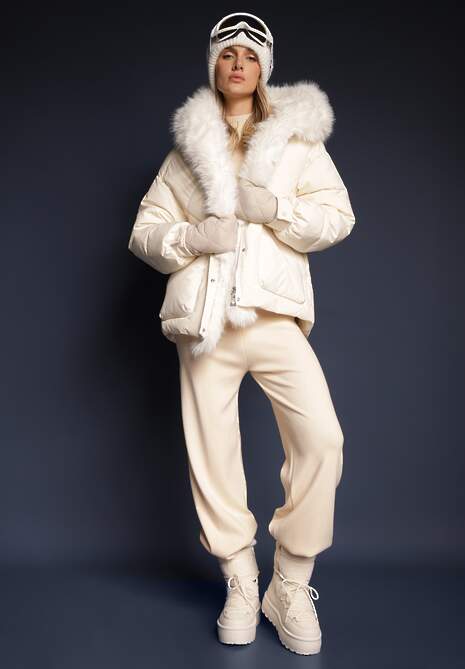 Jasnobeżowa Kurtka Pikowana z Kapturem i Odpinanymi Futerkowymi Wstawkami Izafera