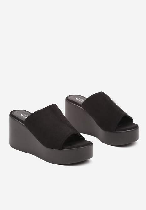 Czarne Klapki na Koturnie w Klasycznym Stylu Foneira