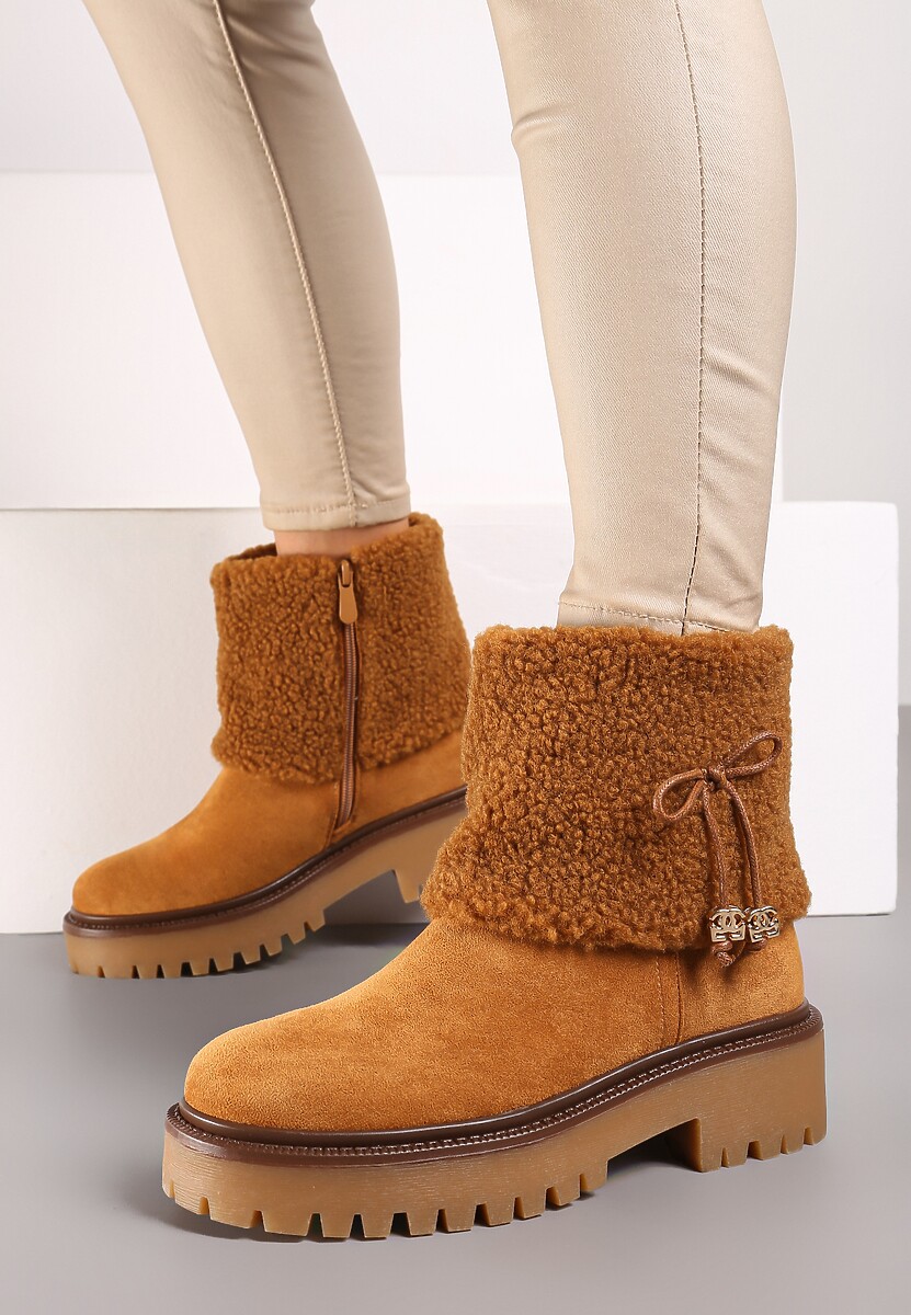 Brązowe Futerkowe Botki na Grubej Podeszwie z Cholewką Imitującą Nogawkę z Kokardką Neralima