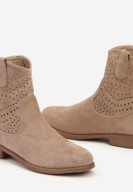 Ciemnobeżowe Botki Kowbojki na Płaskiej Podeszwie z Ażurowym Zdobieniem Verriney