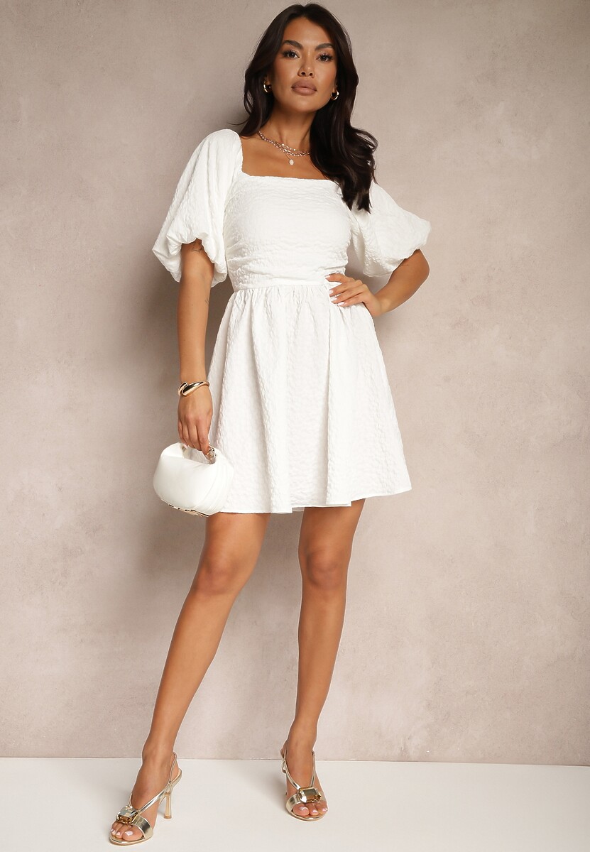Biała Rozkloszowana Sukienka z Elastyczną Górą i Bufkami na Ramionach Velzemia