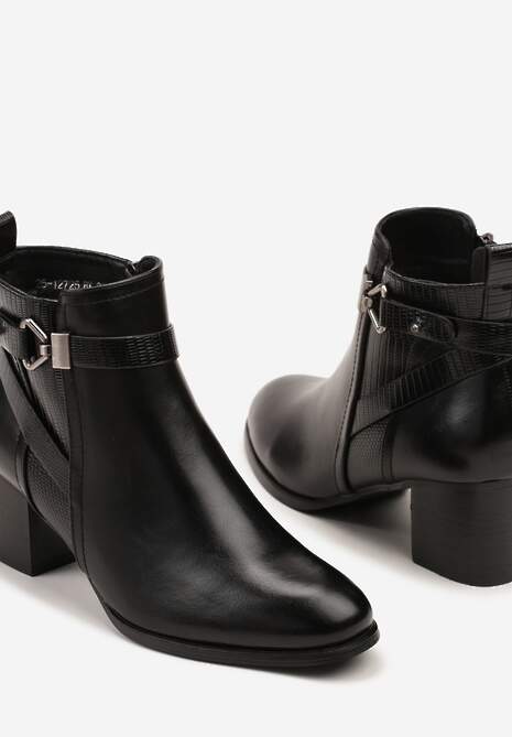 Czarne Botki na Słupkowym Obcasie z Eleganckim Zdobieniem przy Cholewce Tulaneira