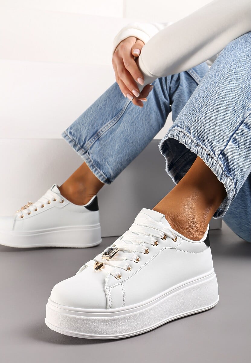 Czarno-Złote Sneakersy na Platformie z Metalowymi Zawieszkami i Cyrkoniami Nioko