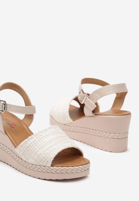 Beżowe Sandały na Koturnie z Ekoskóry Zapinane na Sprzączkę przy Kostce Garnia