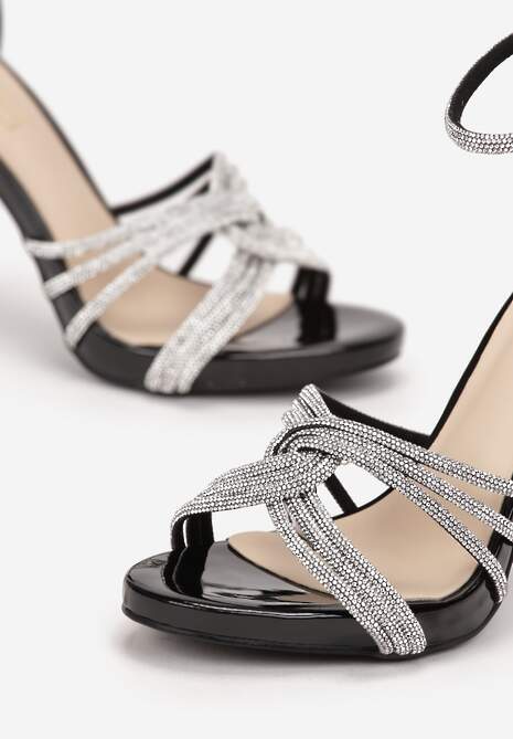 Czarne Sandały z Paskami w Cyrkonie na Słupku Heletasia