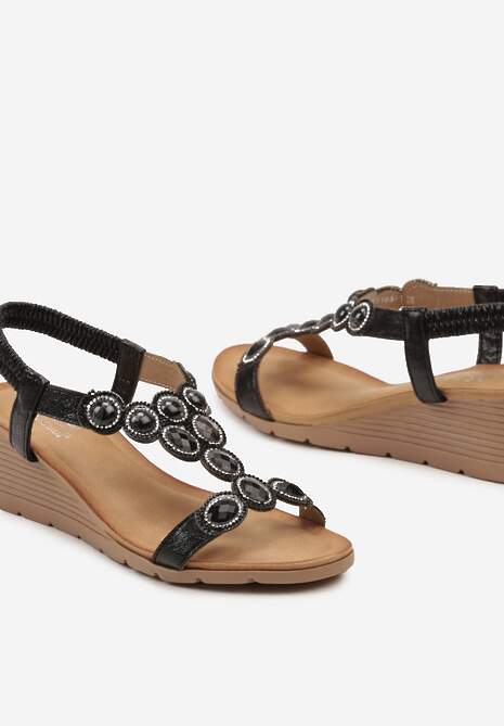 Czarne Wsuwane Sandały z Cyrkoniami na Niewysokim Koturnie Effinae