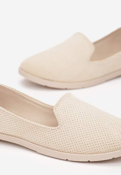 Beżowe Mokasyny z Ozdobną Perforacją na Płaskiej Podeszwie Laurielle