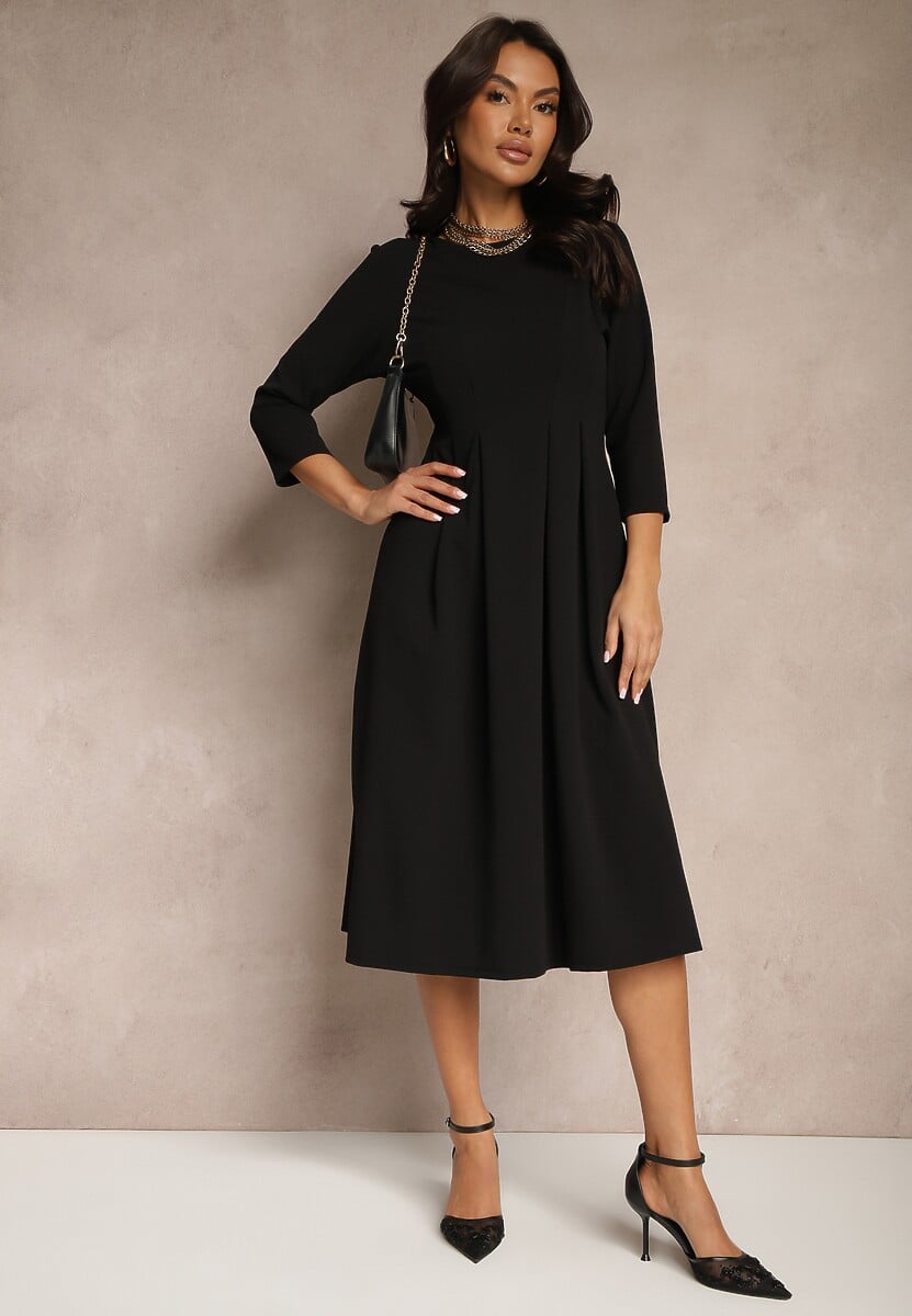 Czarna Sukienka o Rozkloszowanym Kroju z Ozdobnymi Przeszyciami Reanelis