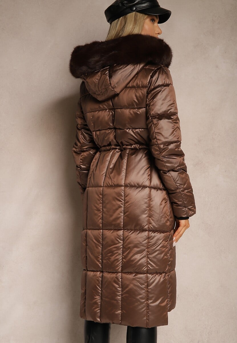 Brązowa Kurtka z Pikowanymi Przeszyciami Ściągaczem w Talii i Kapturem z Odpinanym Futrem Ravalin
