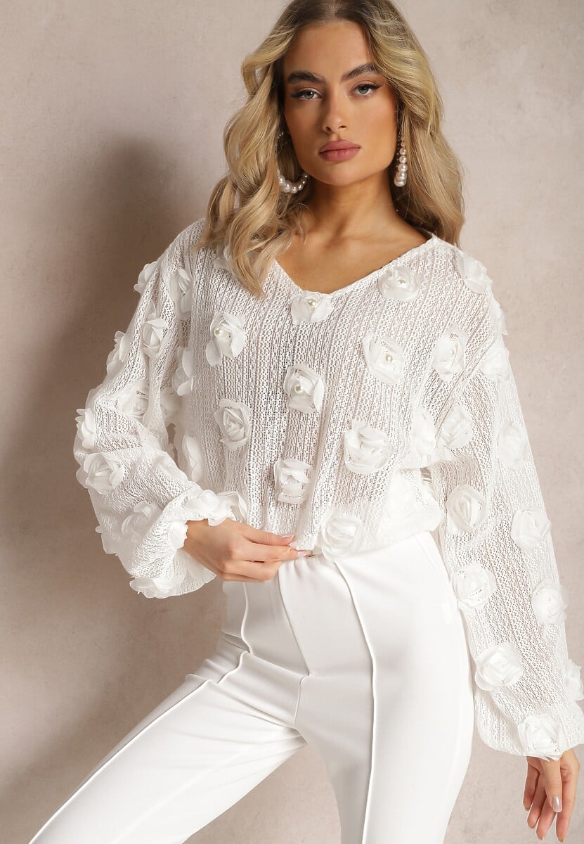 Biała Ażurowa Bluzka w Perły i Ozdobne Kwiaty Panaly