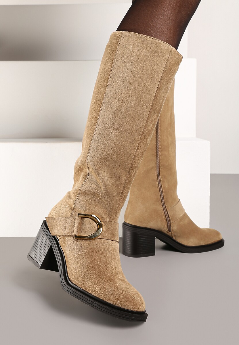 Ciemnobeżowe Kozaki Vices na Słupku z Ozdobną Klamrą i Ociepleniem Moriti