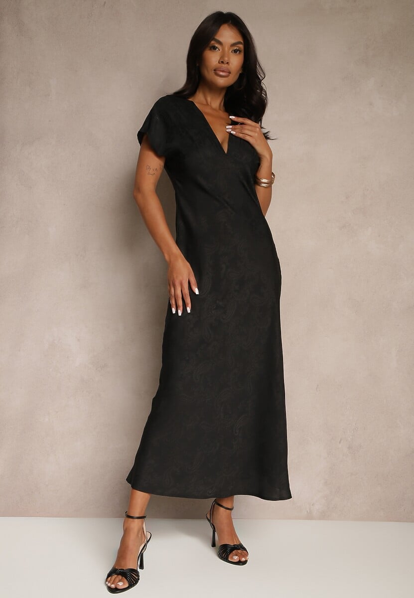 Czarna Sukienka o Rozkloszowanym Kroju z Dekoltem w Serek Banitella