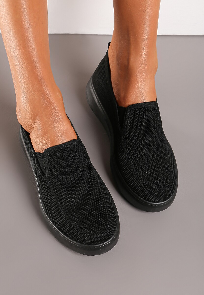 Czarne Tenisówki na Platformie bez Zapięcia Ozdobione z Przodu Perforacją Prinesa