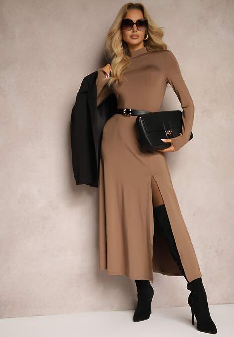 Brązowa Taliowana Sukienka z Rozcięciem na Boku i Półgolfem Saimara