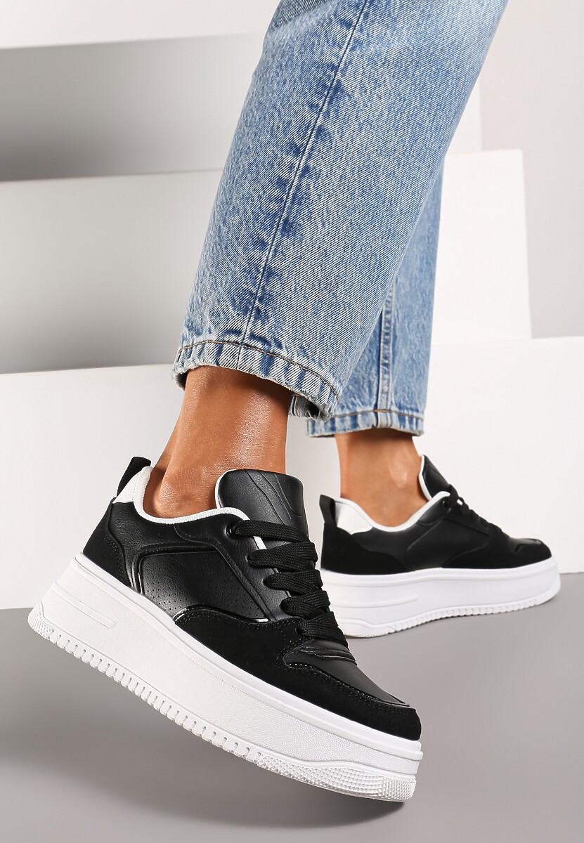 Czarne Sneakersy z Ekoskóry do Kostki na Grubej Płaskiej Podeszwie ze Sznurowaniami Garia