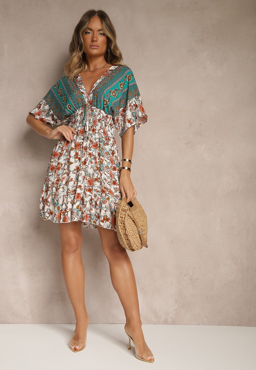 Zielona Sukienka z Wiskozy w Kwiaty Zdobiona Wiązaniem na Plecach Latorea