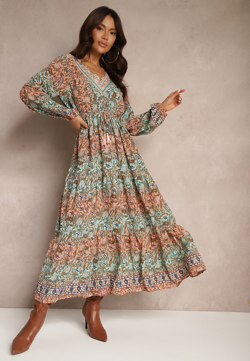 Różowa Sukienka z Dekoltem w V o Rozkloszowanym Fasonie w Print Paisley Akka