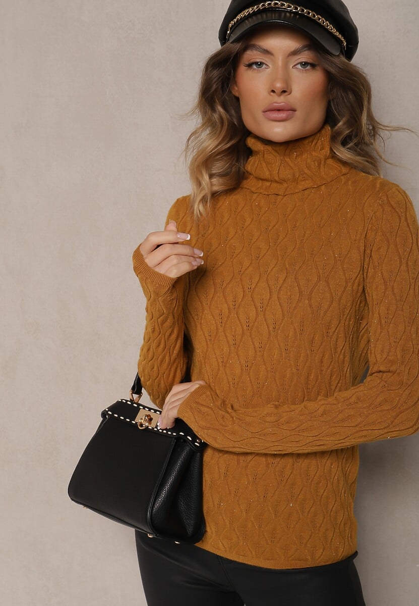 Brązowy Golf z Wiskozą w Tłoczony Wzór Przeszyty Metaliczną Nitką Neldora