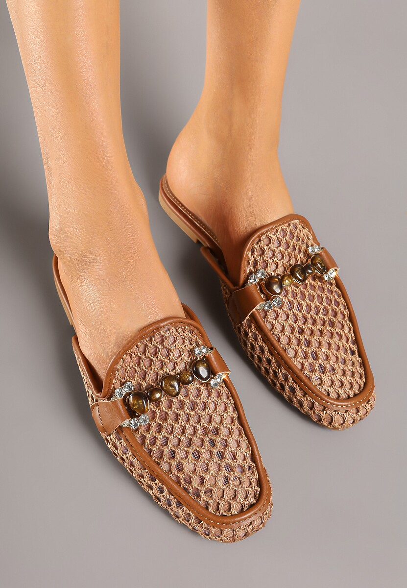 Brązowe Klapki Mule z Siateczkową Cholewką Ozdobione Cyrkoniami i Klamrą Nimivina