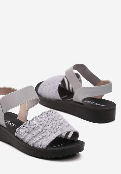 Jasnoszare Wsuwane Sandały z Ażurowym Zdobieniem na Pasku Xullans