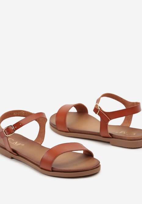 Brązowe Sandały z Imitacji Skóry na Płaskiej Podeszwie Zapinane przy Kostce Millia