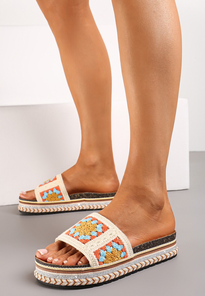 Beżowe Klapki Ozdobione Metaliczną Nitką na Platformie Vabia