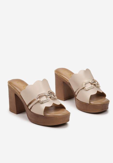 Beżowe Klapki Ozdobione Klamrą z Cyrkoniami na Platformie i Słupku Acrida