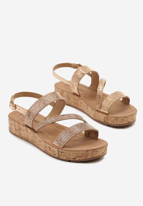 Szampańskie Sandały na Niskiej Platformie Ozdobione Cyrkoniami z Zapięciem na Sprzączkę Ivellauri