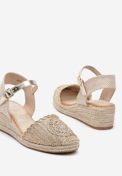 Złote Sandały na Koturnie Ozdobione Plecionką z Juty z Zapięciem przy Kostce Tesamara
