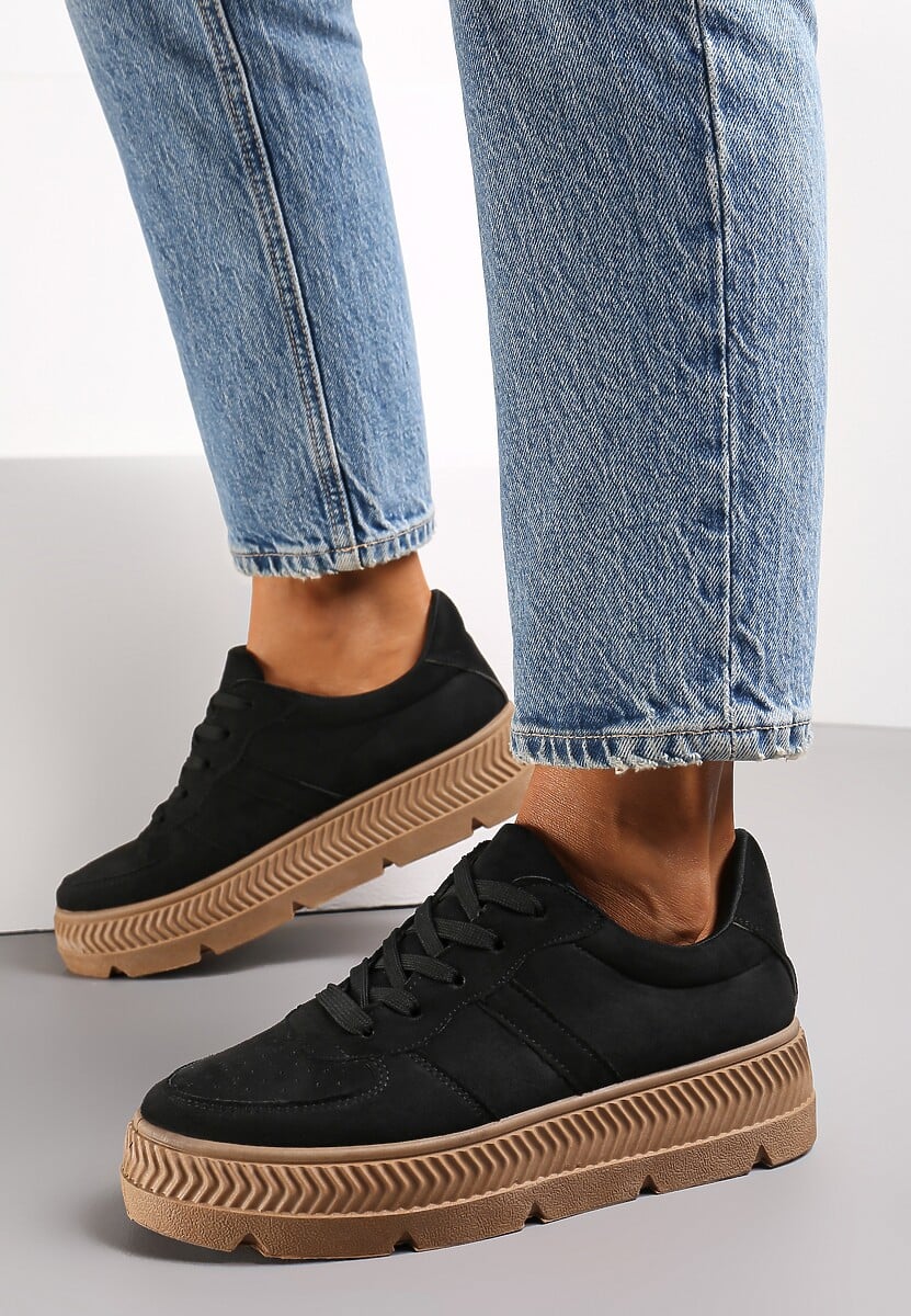 Czarne Sneakersy z Perforacją na Żłobionej Podeszwie Riparian Rights