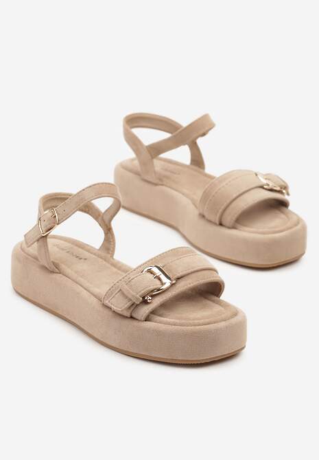 Ciemnobeżowe Sandały na Niskiej Platformie z Ozdobną Sprzączką Neledis