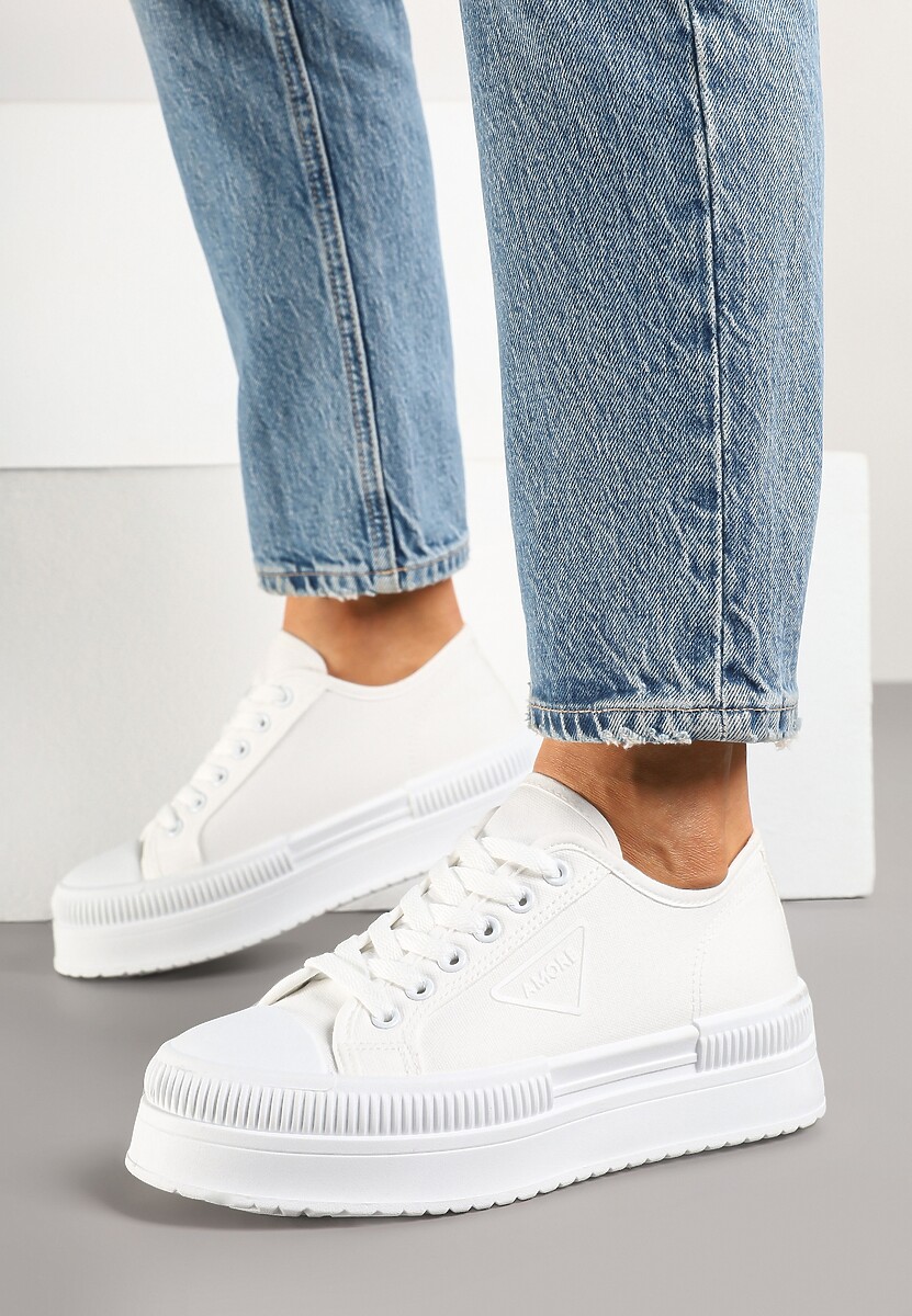 Białe Trampki na Podwójnej Podeszwie z Ozdobnym Znaczkiem na Cholewce Alivrelia