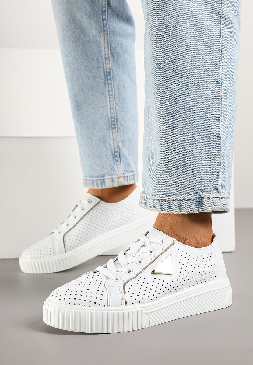 Białe Sneakersy Skórzane Ozdobione Aplikacją i Perforacją Nilairis