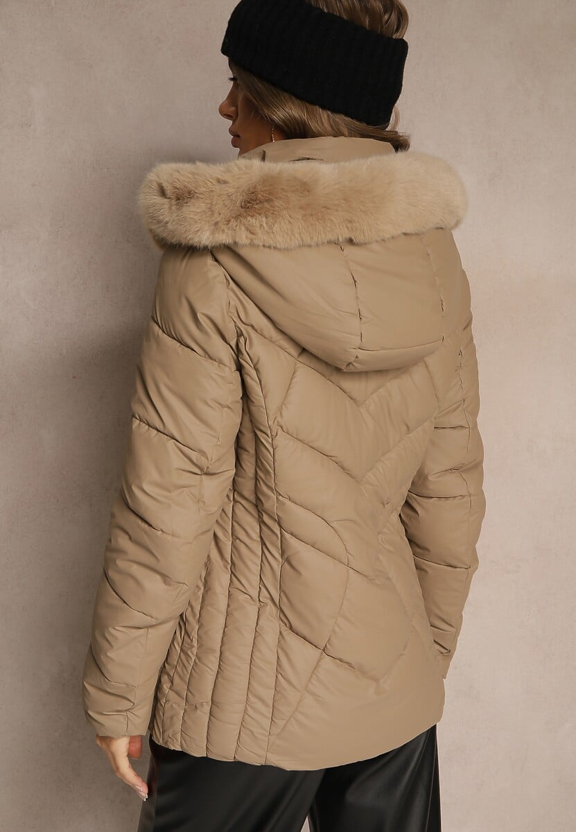 Beżowa Ocieplona Kurtka z Kapturem i Futrzanym Kołnierzem Elzira