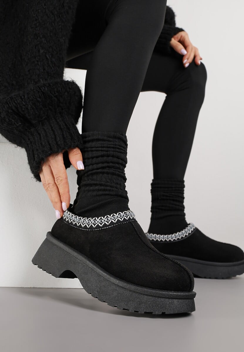 Czarne Śniegowce na Platformie z Niską Cholewką z Haftem Livitte