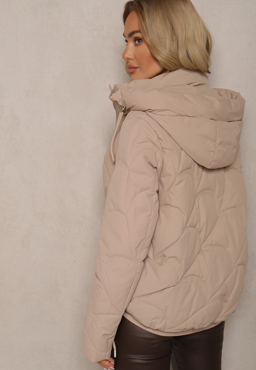Beżowa Pudełkowa Kurtka Zdobiona Pikowanymi Przeszyciami z Kapturem i Ściągaczami Ziasha