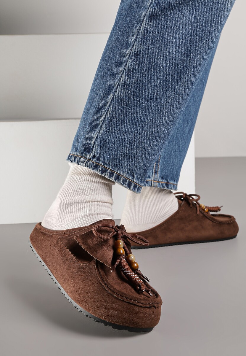 Brązowe Klapki Boat Shoes z Imitacji Zamszu z Kokardą i Koralikami Lodlia