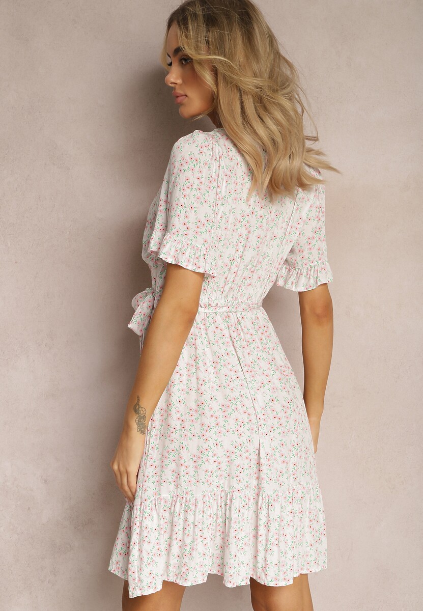Biało-Różowa Rozkloszowana Sukienka Wiskozowa Mini w Kwiatowy Print z Falbanką Taelle
