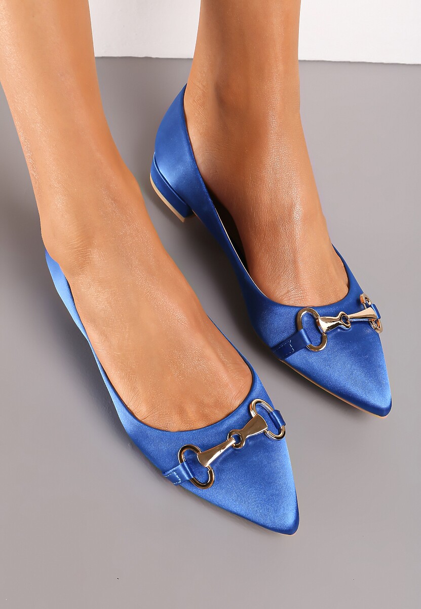 Niebieskie Balerinki Ozdobione Klamrą z Satynowego Materiału Aprodia