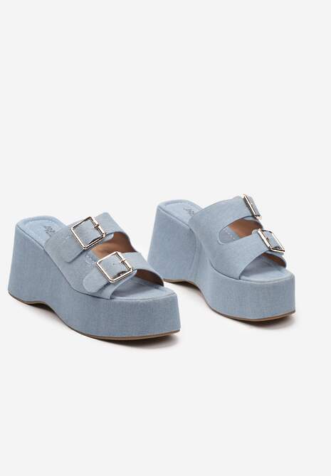 Niebieskie Klapki na Wysokiej Platformie z Koturnem Ozdobione Klamrami Jovinia