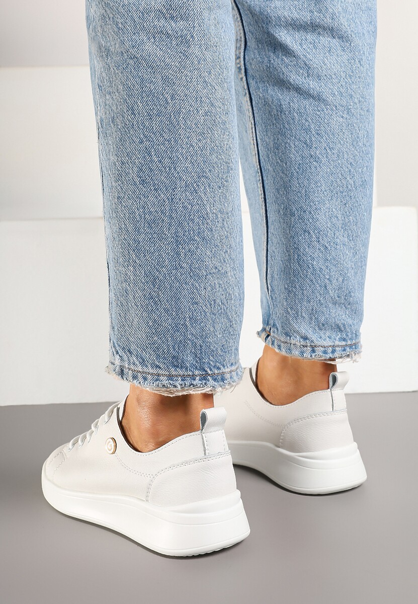 Białe Skórzane Sneakersy Zdobione Minimalistyczną Aplikacją Velotina