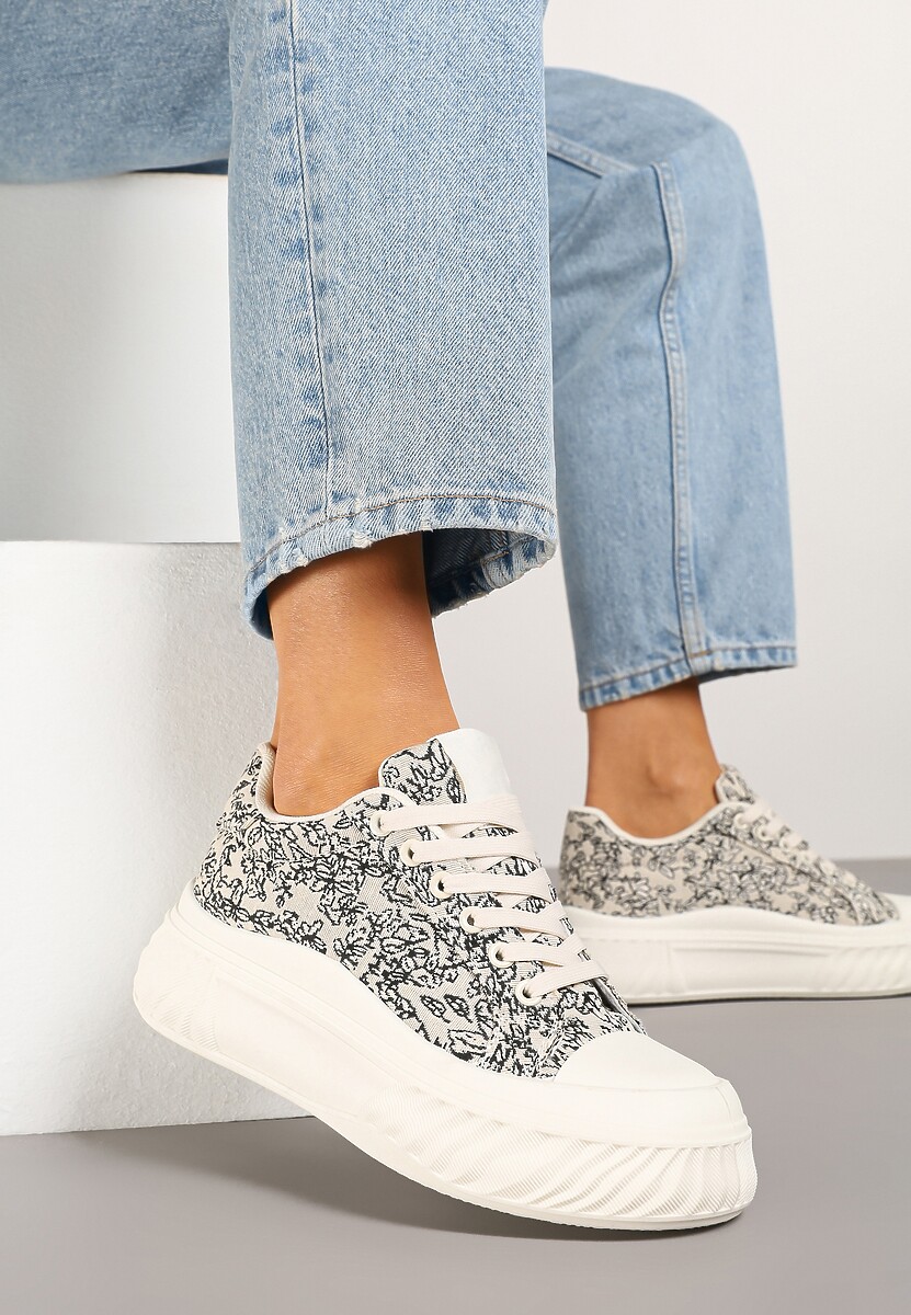 Czarne Trampki na Platformie z Tłoczeniem Ozdobione Abstrakcyjnym Wzorem Desanovia