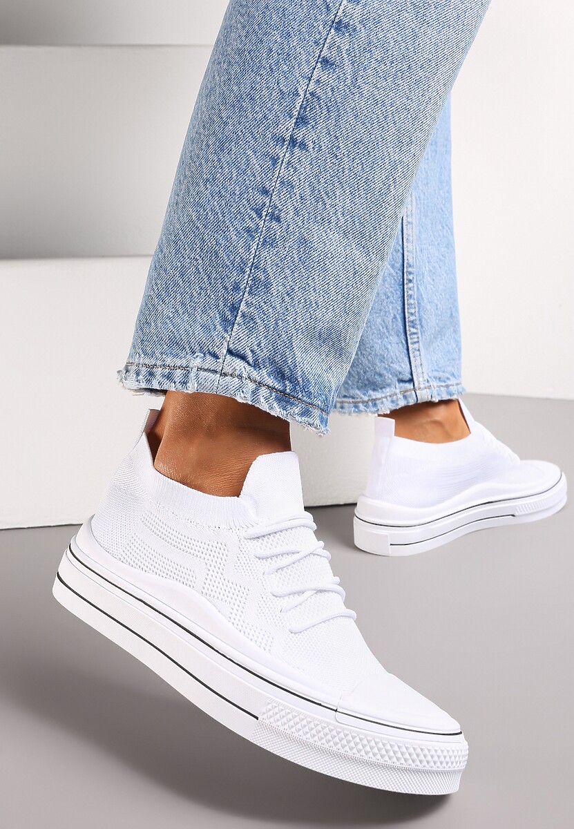 Białe Wsuwane Trampki z Perforacją i Ozdobnym Sznurowaniem Dennise