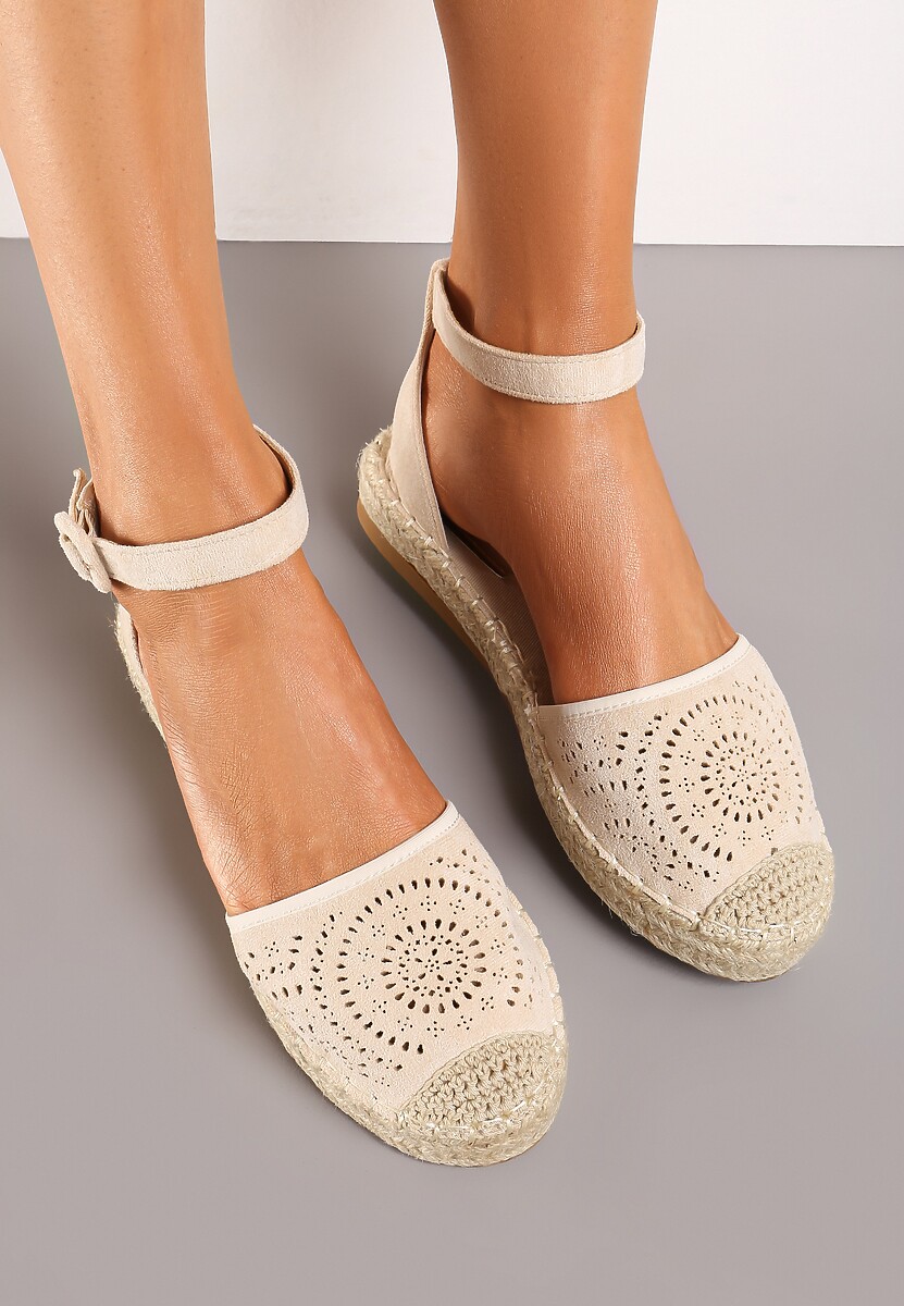 Beżowe Espadryle na Płaskiej Podeszwie z Ażurowym Zdobieniem Zapinane Wokół Kostki Vizimaia