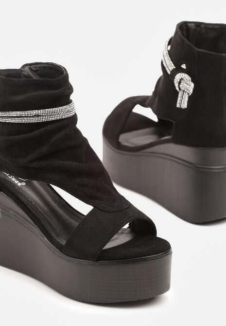 Czarne Sandały na Koturnie z Cyrkoniowym Paskiem Emfia